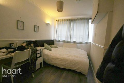 5 bedroom townhouse to rent, Young Road, LONDON