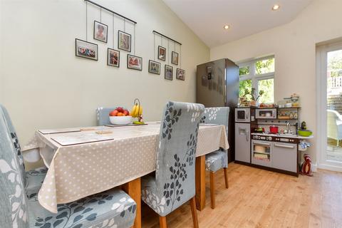 40 Manor Way, Banstead, SM7 3PL