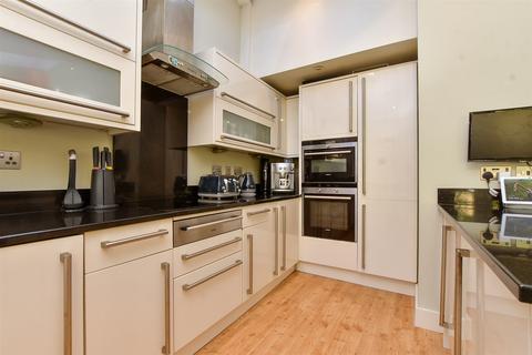 40 Manor Way, Banstead, SM7 3PL