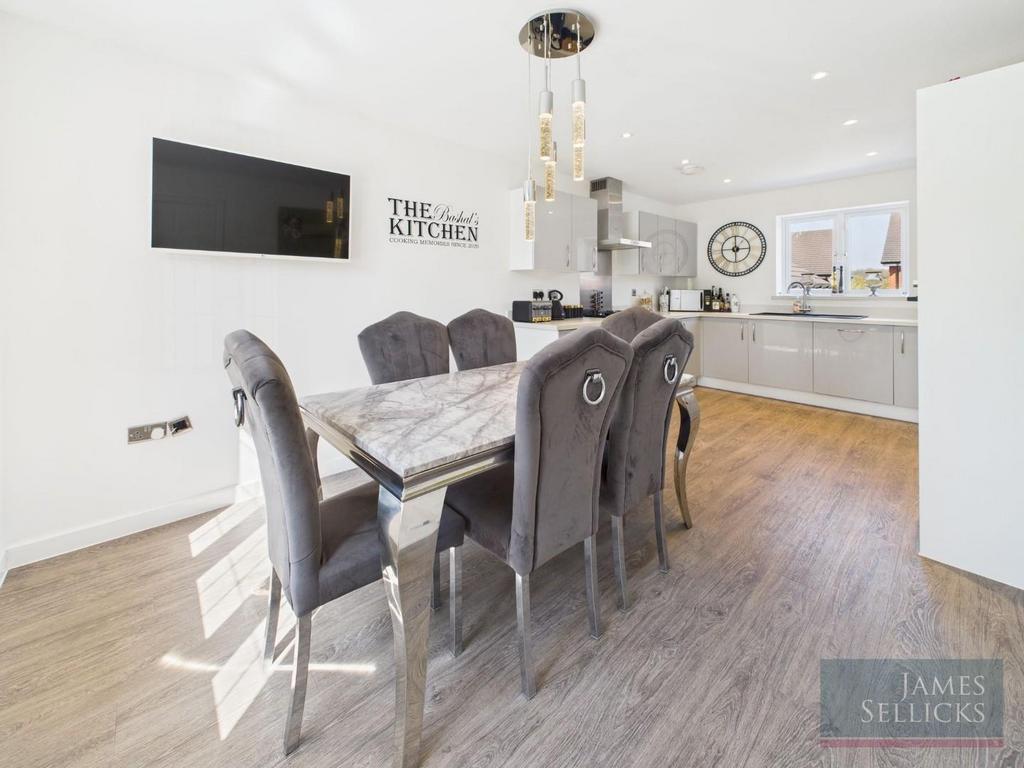Kitchen Dining Area