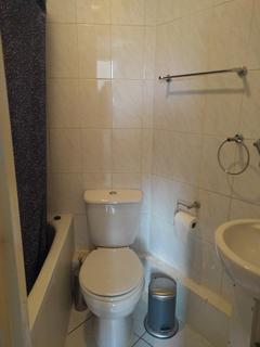 Studio to rent, 85 Hammersmith Road, London, W14