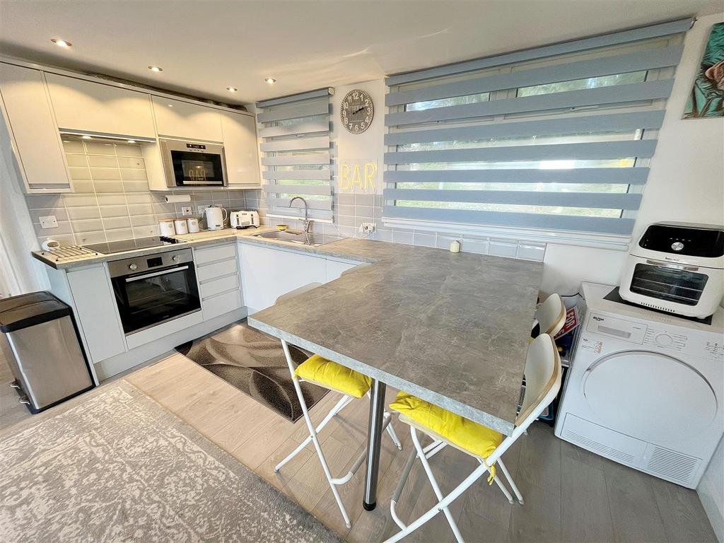 Kitchen Area 2.jpg