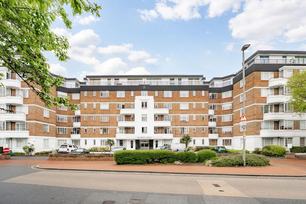 Sw12 Area Nightingale Lane, London SW12 2 bed flat - £599,000