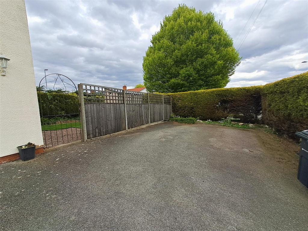 Ample Driveway