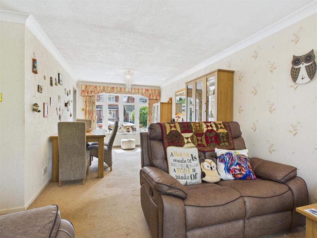 Lounge/Dining Room