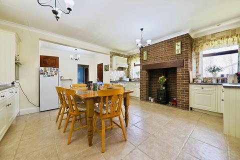 4 bedroom detached bungalow for sale, North Moor Lane, Cottingham, HU16 4JH