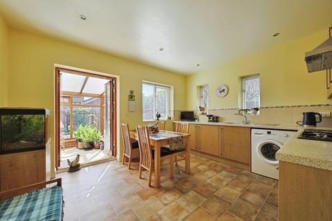 2 bedroom detached bungalow for sale, South Ella Farm Court, Hull, HU10 7HZ