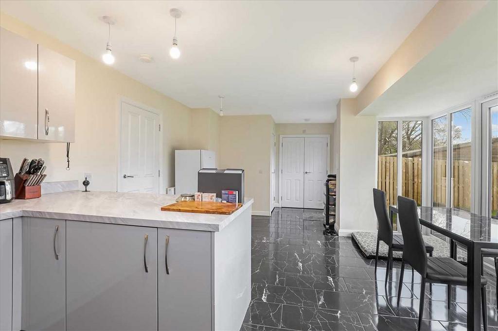 Kitchen Area (2)