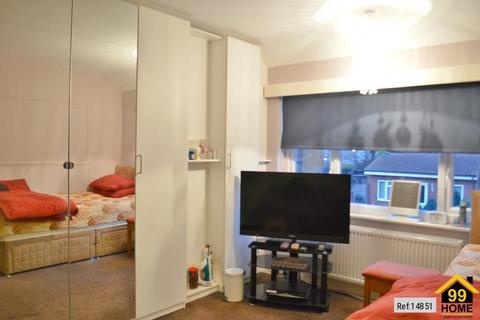 29 The Vale, Hounslow, TW5 9HT