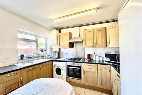 3 bedroom semi-detached house for sale, Beavers Lane, Hounslow TW4