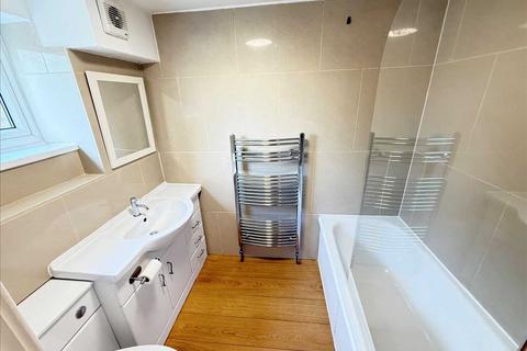 2 bedroom apartment for sale, Elm Road, Leigh on Sea SS9