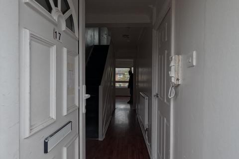 3 bedroom maisonette to rent, London E12