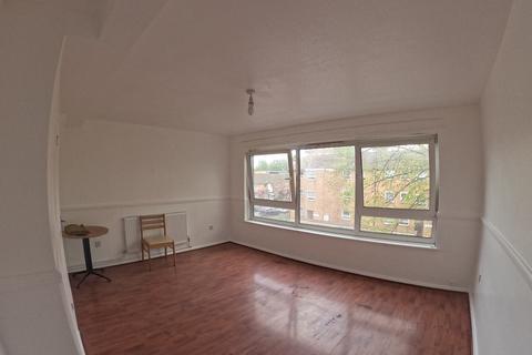 3 bedroom maisonette to rent, London E12