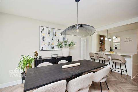 4 bedroom detached house for sale, Tylehurst Drive, Redhill, Surrey