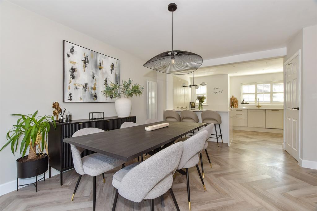 Lounge/Dining Room