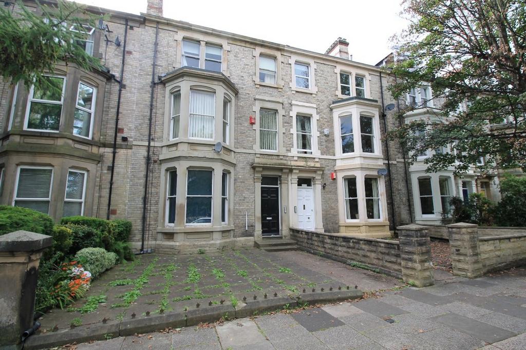 Charming front view of a well-maintained proper...