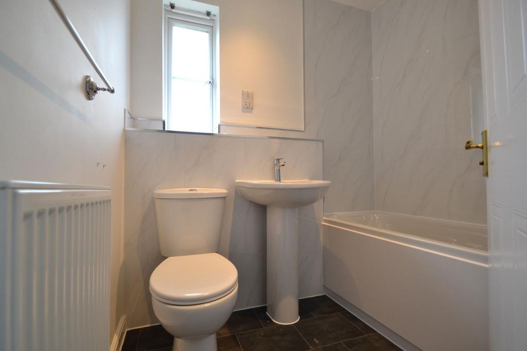Anatase Close, Sittingbourne - Bathroom
