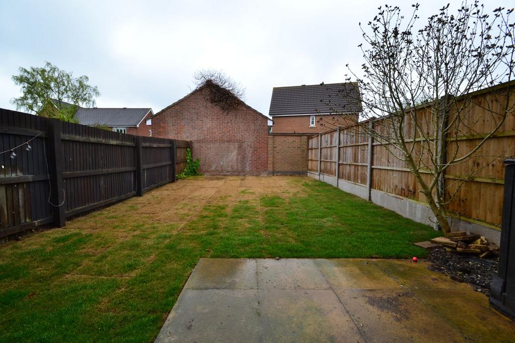 Anatase Close, Sittingbourne - Garden