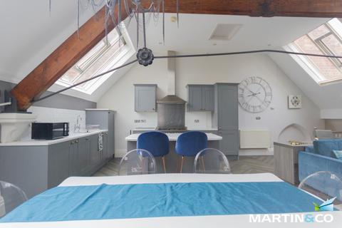 2 bedroom end of terrace house to rent, Station Road, Harborne, B17