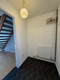 2 bedroom semi-detached house to rent, Bedford Close, Grantham