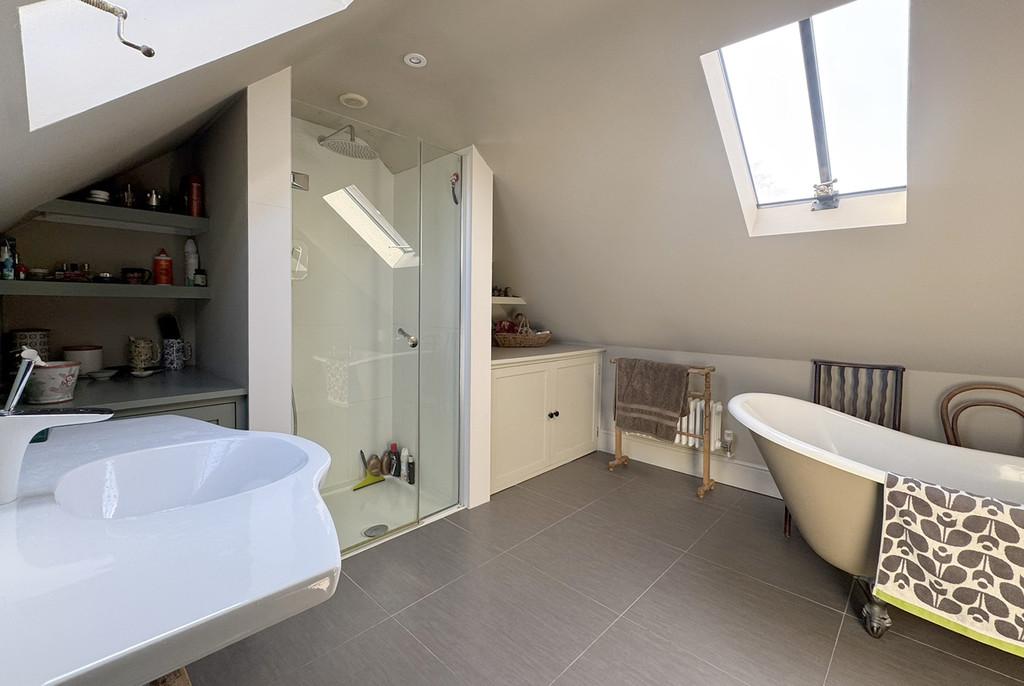MFC En Suite