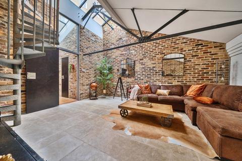2 bedroom apartment for sale, Odessa Street, Odessa Wharf, SE16