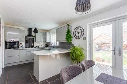7 Betjeman Close, Higham Ferrers, Rushden, NN10 8NR