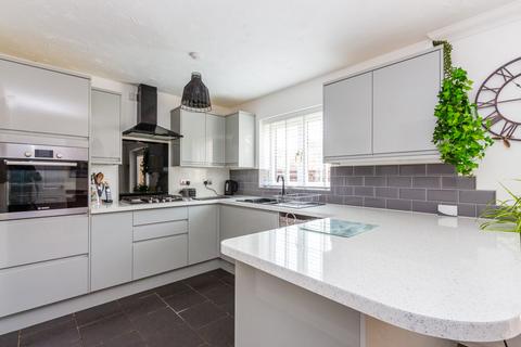 7 Betjeman Close, Higham Ferrers, Rushden, NN10 8NR