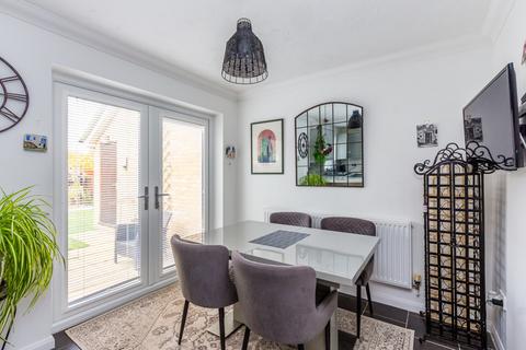 7 Betjeman Close, Higham Ferrers, Rushden, NN10 8NR