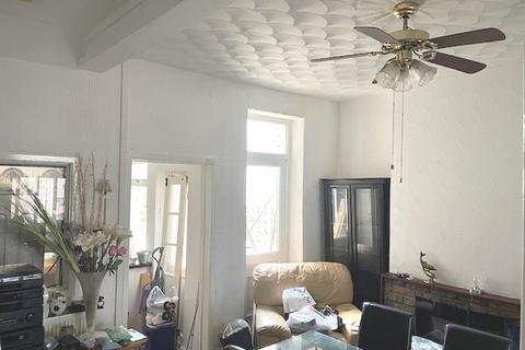 3 bedroom terraced house for sale, Mundy Place, Cardiff CF24