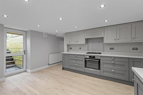 44 Ash Grove, Ilkley, LS29 8EP