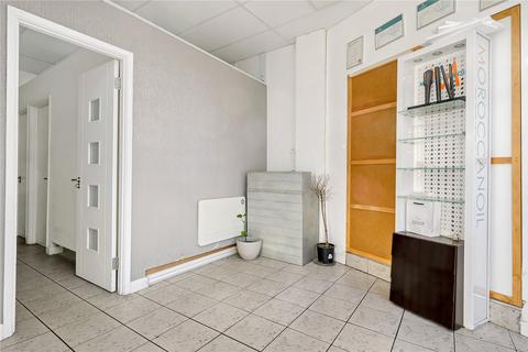 Shop to rent, Essex Road, Islington, London, N1