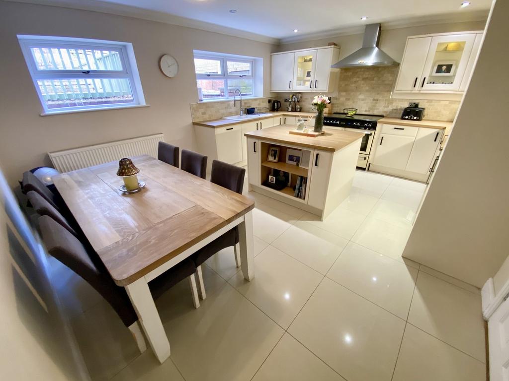 Kitchen/Dining Room