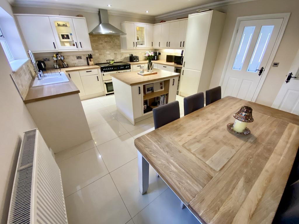 Kitchen/Dining Room