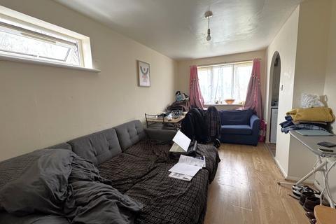 1 bedroom flat for sale, Express Drive, Ilford, IG3