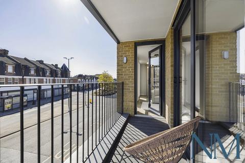 2 bedroom flat for sale, Raynes Park SW20