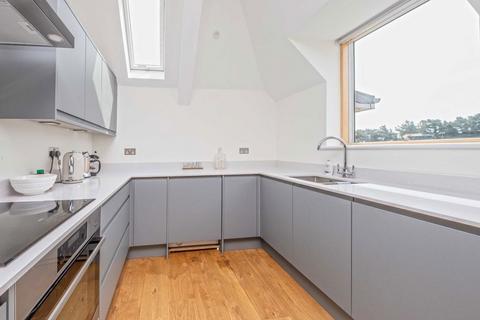 2 bedroom flat to rent, Hampden Road, Kingston Upon Thames KT1
