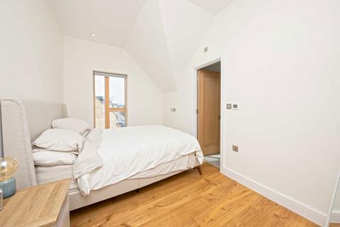 2 bedroom flat to rent, Hampden Road, Kingston Upon Thames KT1