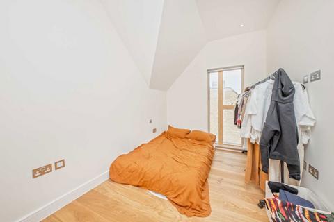 2 bedroom flat to rent, Hampden Road, Kingston Upon Thames KT1