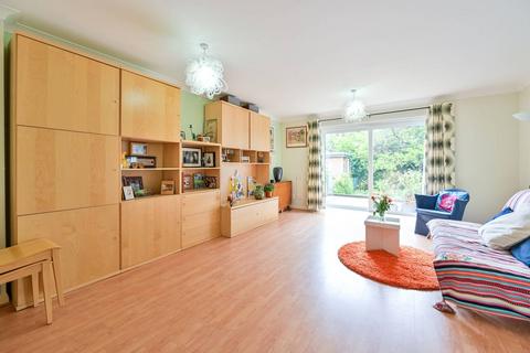 3 Arborfield Close, London, SW2 3NX