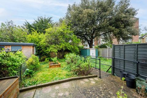 3 Arborfield Close, London, SW2 3NX
