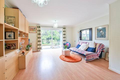 3 Arborfield Close, London, SW2 3NX