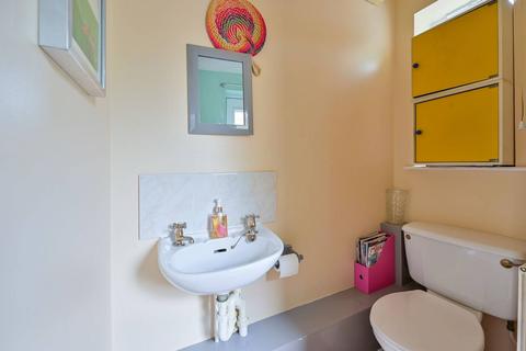 3 Arborfield Close, London, SW2 3NX