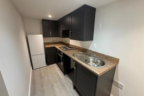 1 bedroom ground floor flat to rent, Basement Flat, 27 Glebelands Road