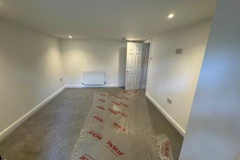 1 bedroom ground floor flat to rent, Basement Flat, 27 Glebelands Road