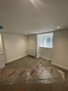 1 bedroom ground floor flat to rent, Basement Flat, 27 Glebelands Road