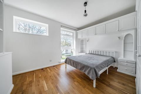 44 Waleton Acres, Wallington, SM6 8PU