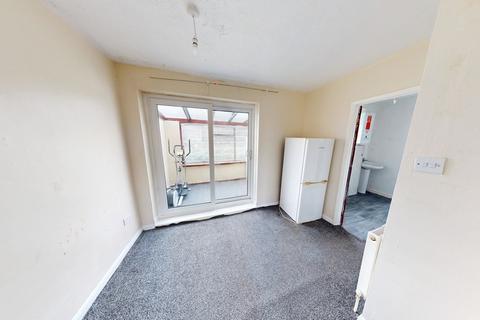 3 bedroom semi-detached house to rent, Ashbourne Haven BD2