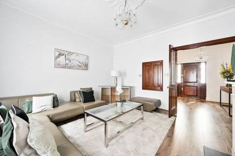 5 bedroom terraced house to rent, Brick Street, Mayfair, London, W1J