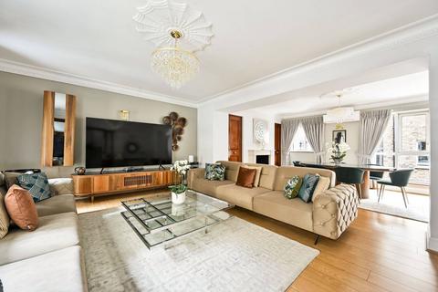 5 bedroom terraced house to rent, Brick Street, Mayfair, London, W1J